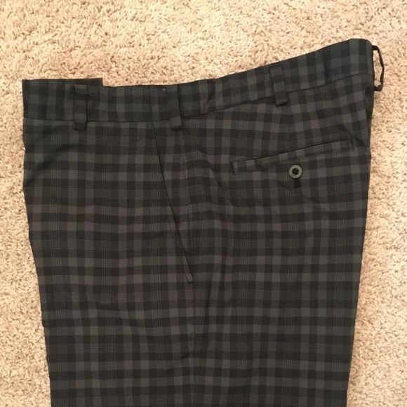 Nike Golf Shorts - Size 36 - Picture 2 of 3